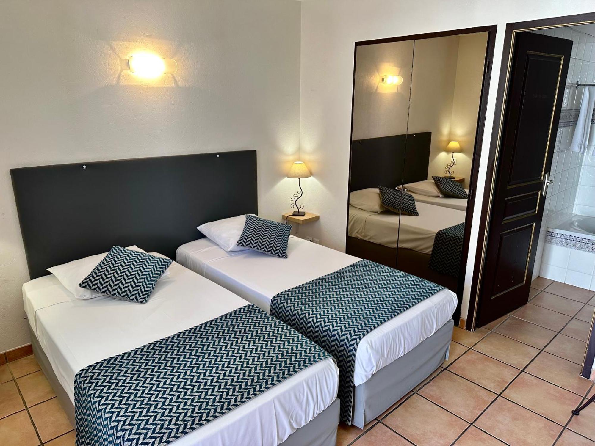 Logis Hotel Les II Mas - Perpignan Sud Cabestany Esterno foto